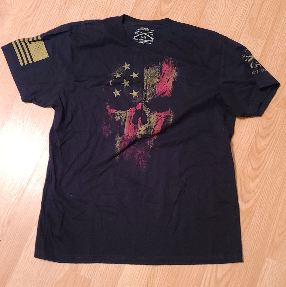 BNWOT Men's Black Grunge Tshirt
